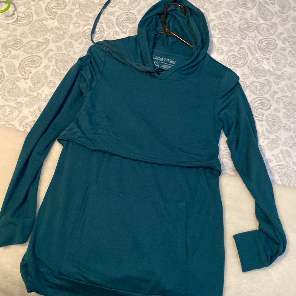 Latched mama nursing top